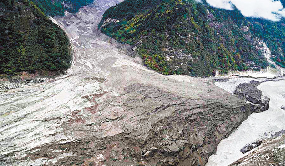 ●雅下水電工程有利於流域治理。圖為2018年，雅魯藏布江發生大規模冰川泥石流災害，堵斷雅魯藏布江幹流並形成堰塞湖，危害下游國家。 網上圖片