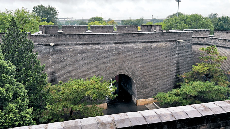 ●本報記者獨家登上宛平城牆，追尋抗戰印記。香港文匯報記者馬曉芳  攝