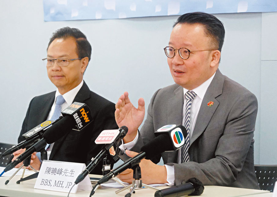 ●陳曉峰（右）及陳紹雄（左） 香港文匯報記者涂穴  攝