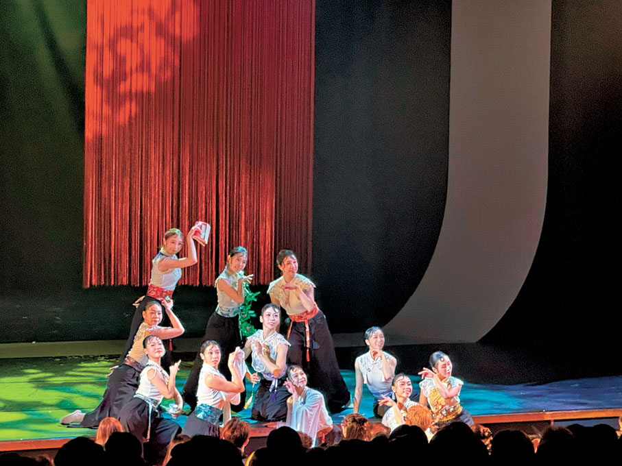 ●《紅影疊境》改編自《紅樓夢》，以舞台重現太虛幻境與人物關係。