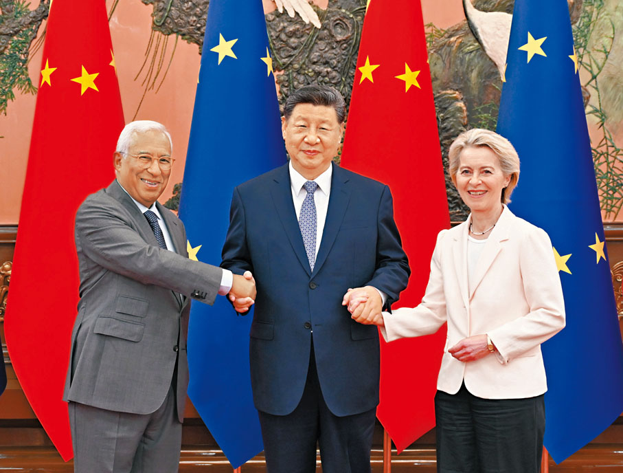 ●7月24日上午，國家主席習近平在北京人民大會堂會見來華舉行第二十五次中國-歐盟領導人會晤的歐洲理事會主席科斯塔和歐盟委員會主席馮德萊恩。     新華社