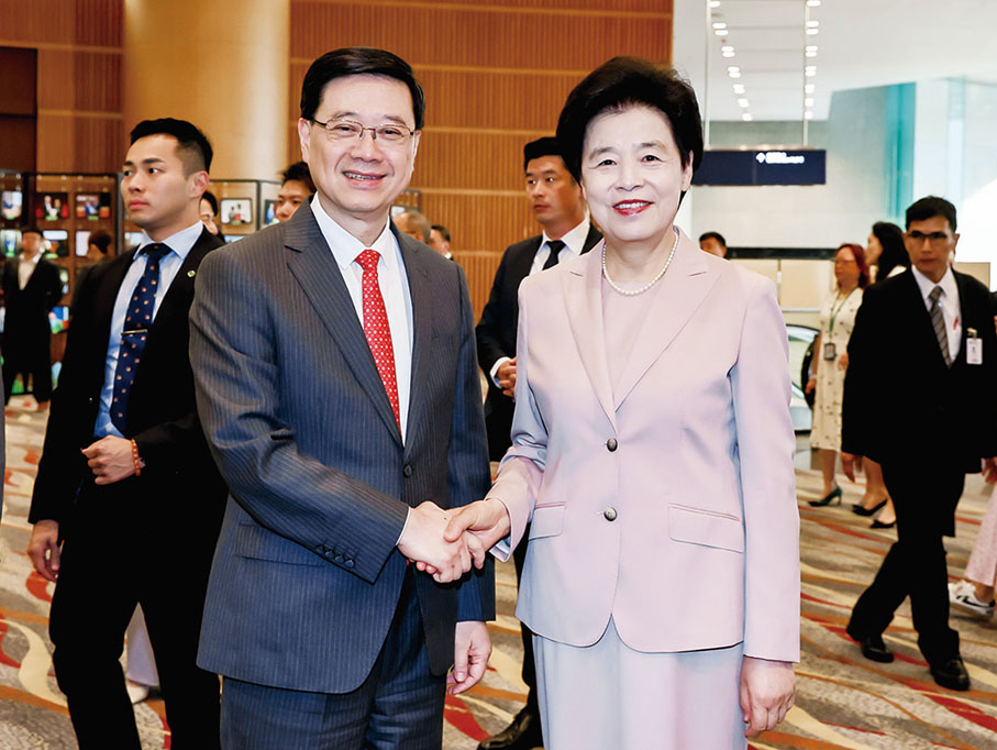 ●李家超、咸輝。