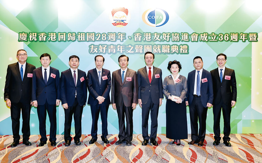 ●左起：施榮恆、李鵬、朱文、盧文端、劉軍川、姚志勝、鄭翔玲、曾智明、盧金榮。