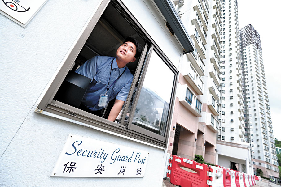 ●外勞陳志遠曾是軍人，退役後任職武警8年，他指初來香港時曾面對文化差異，要多問多學。香港文匯報記者涂穴  攝