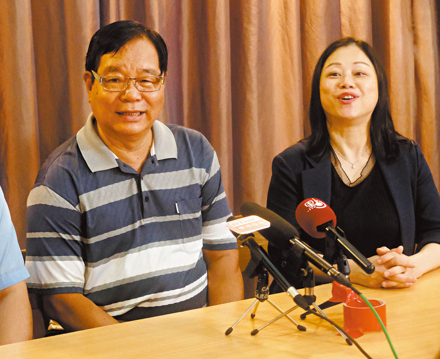 ●左起：黃文超、王曉君。香港文匯報記者涂穴  攝