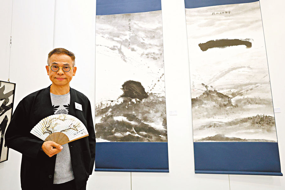 ●李志清展出作品《點如高峰墜石》(左)及《橫如千里陣雲》。
