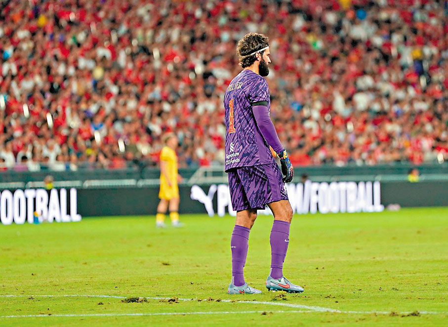 ●啟德主場館草地曾被質疑質素不足。 香港文匯報記者郭正謙 攝