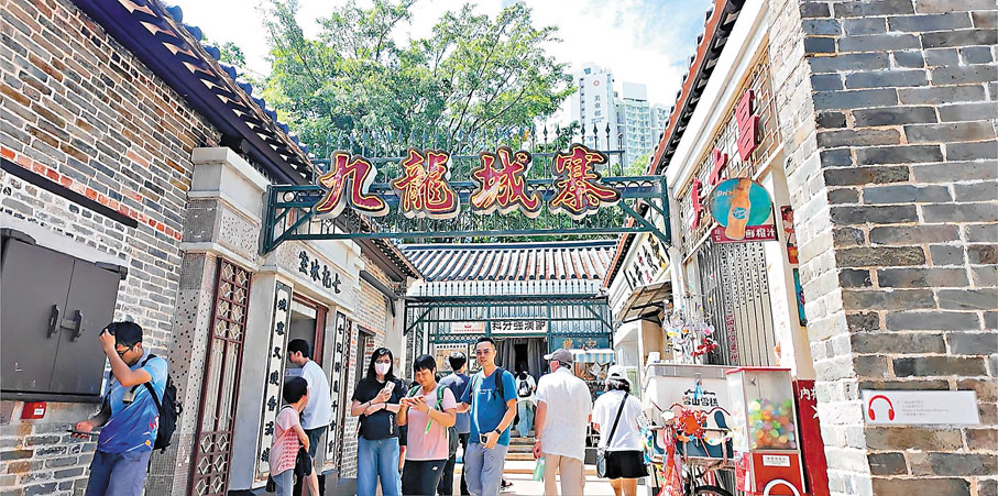 ●展覽採取現場拿籌參觀的方式進行。