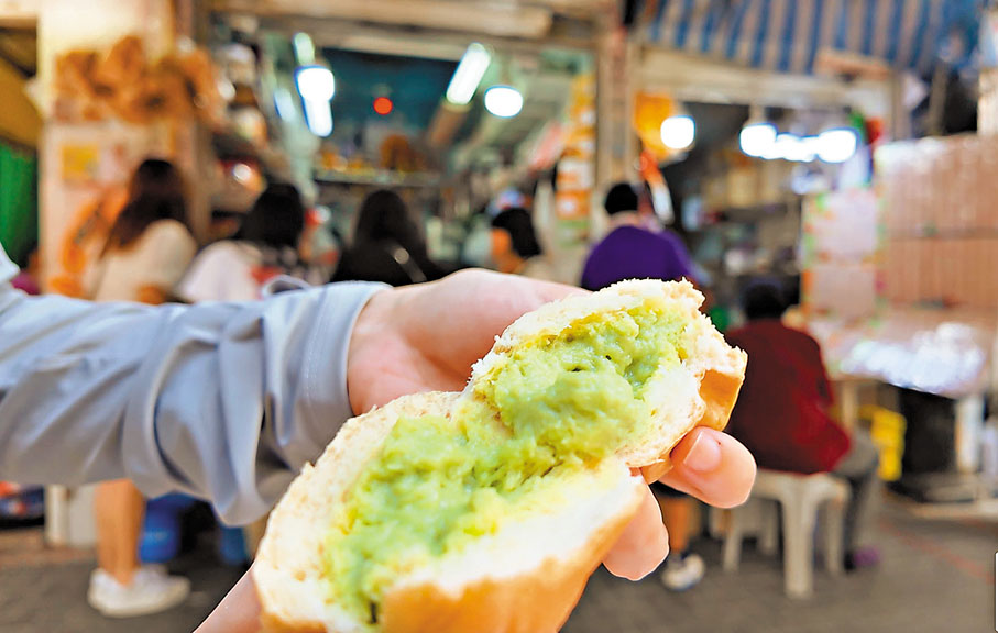 ●遊客可體驗九龍城的地道美食。