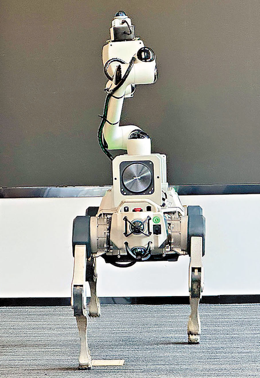 四足機器人「嘯天」