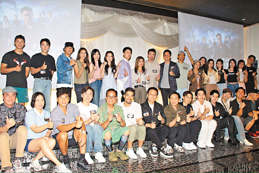 ●《執法者們》劇組前晚出席大結局晚宴。  達里  攝