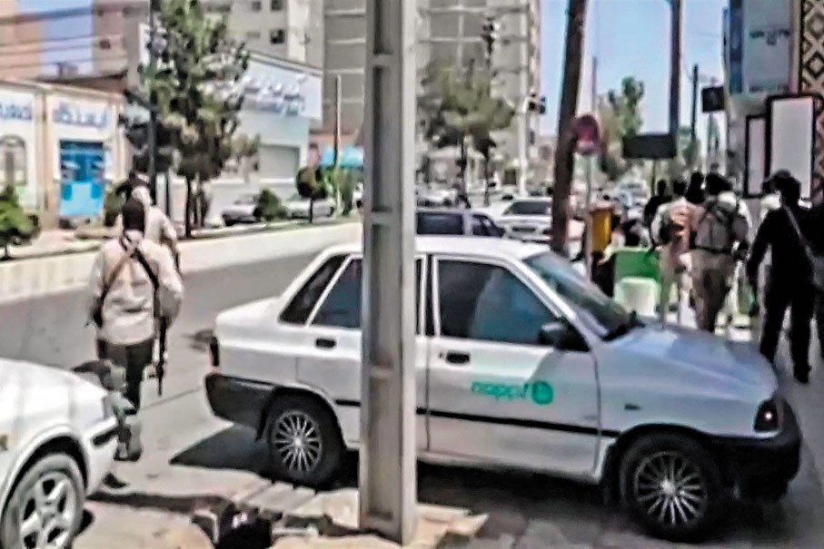 ●襲擊者持槍闖入伊朗東南部一所法院大樓內開火。 法新社