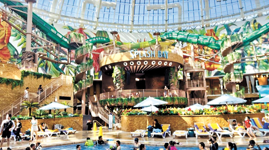 ●迎仕柏的Splash水上樂園是暑期親子遊的「必打卡」項目。 朱燁 攝