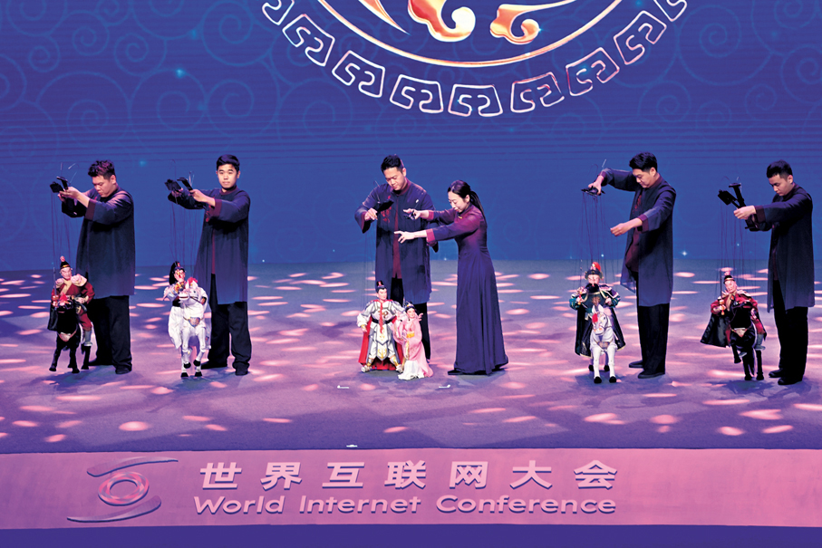 ●在日前泉州舉行的2025年世界互聯網大會數字絲路發展論壇開幕式上，亦有掌上木偶和提線木偶展演。