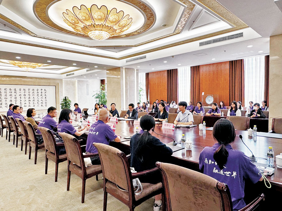 ●外交部政策規劃司、美大司、新聞司的三位青年外交官與港生深入交流。香港文匯報記者馬靜 攝