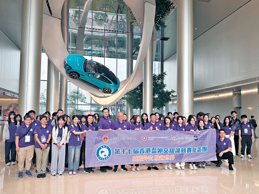 ●參訪團走進小米汽車超級工廠，感受祖國科技發展脈搏。 香港文匯報記者李暢 攝