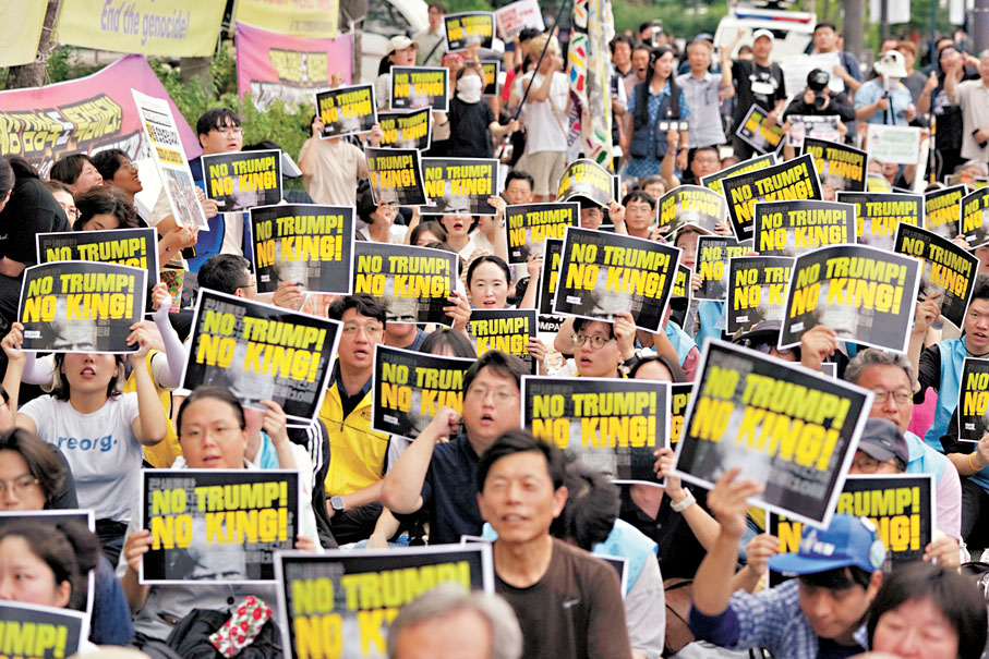 ●韓國民眾集會抗議，不滿特朗普加徵關稅。 美聯社