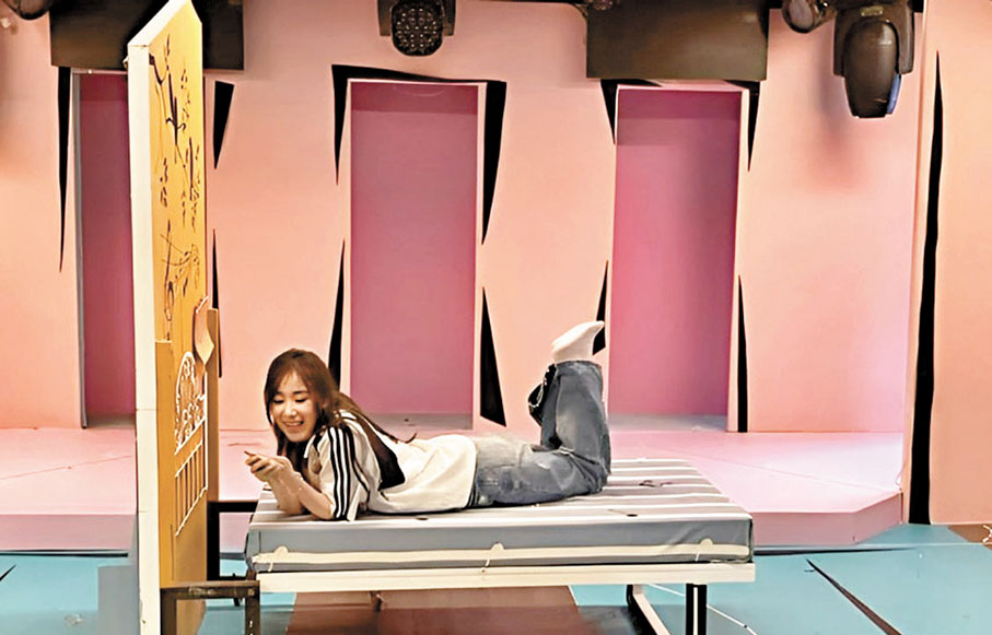 ●詹天文投入音樂劇排練。 受訪者供圖