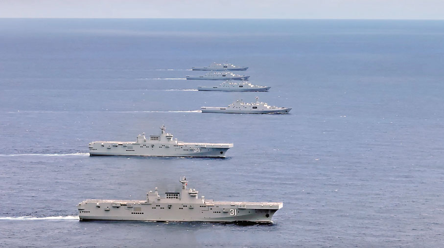 ●湖北艦近日和海南艦與其他艦艇組成編隊，赴南海某海域開展訓練。 網上圖片