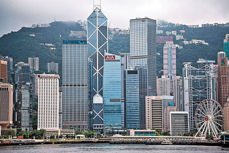 ●香港《穩定幣條例》昨日正式生效。香港建設數字資產領域全球創新中心再邁一大步。圖為金鐘及中環一帶金融機構。 資料圖片