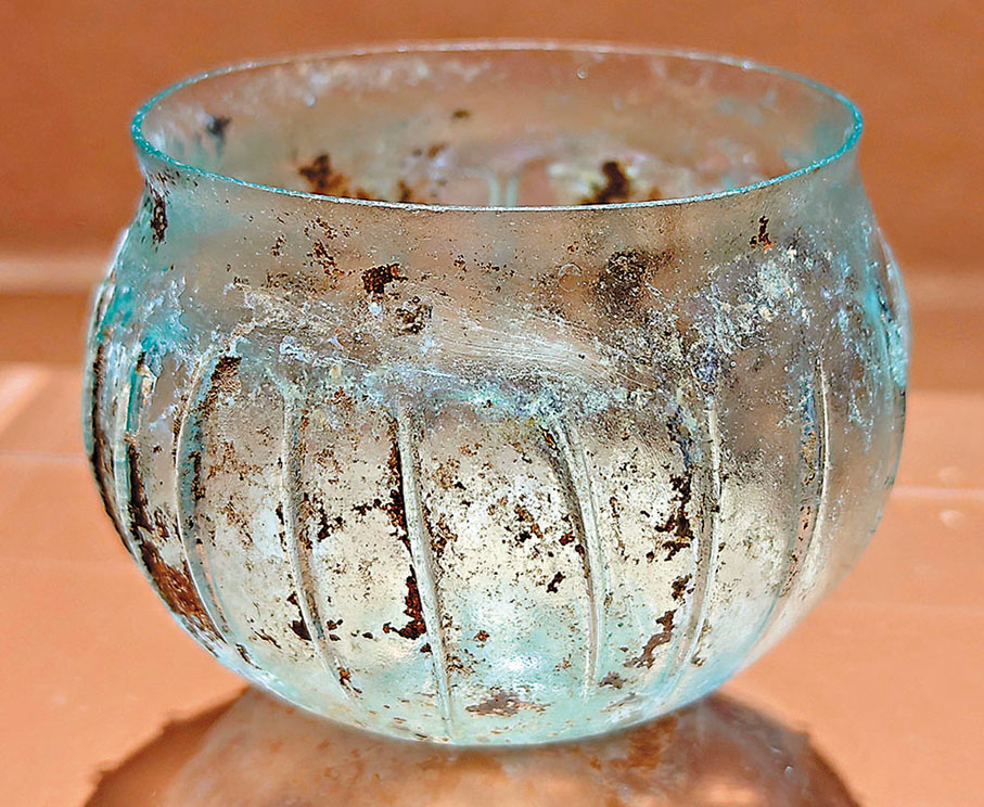 ●條紋玻璃碗，公元1世紀製。