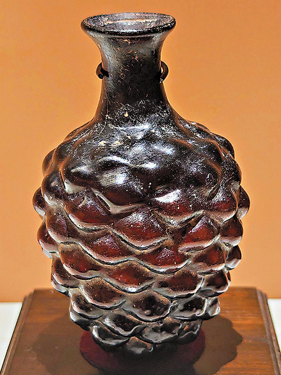 ●葡萄形玻璃瓶，公元1-2世紀製。