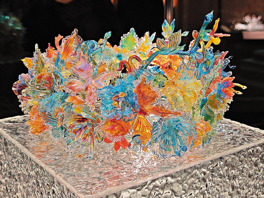 ●劉媛作品《蝴蝶靈蛇花冠》。