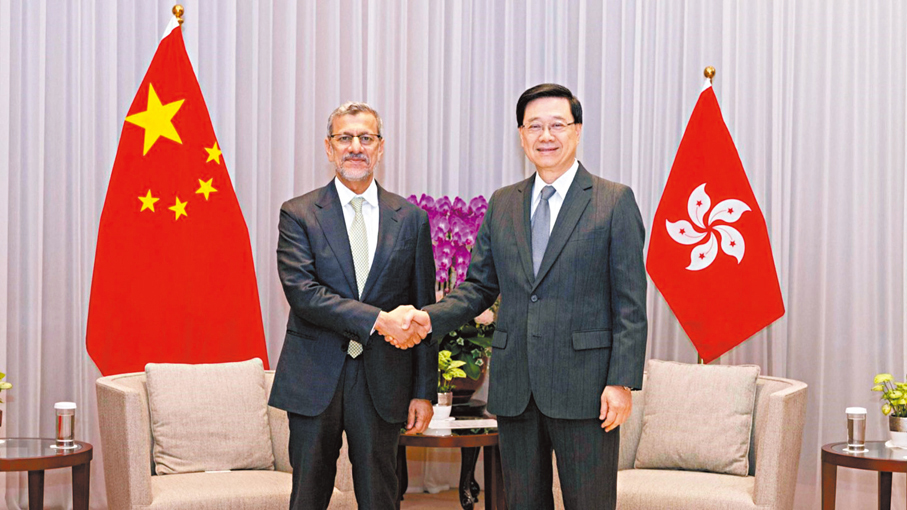 ●李家超與阿曼投資局主席會面，就經貿關係及投資機遇等議題交換意見。