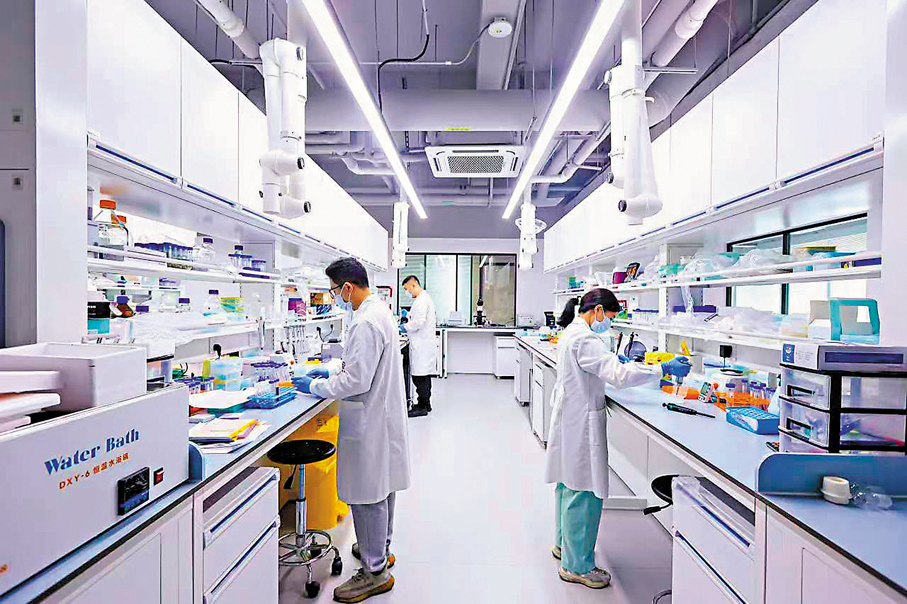 ●越來越多學生選擇理工科專業，學習前沿技術。