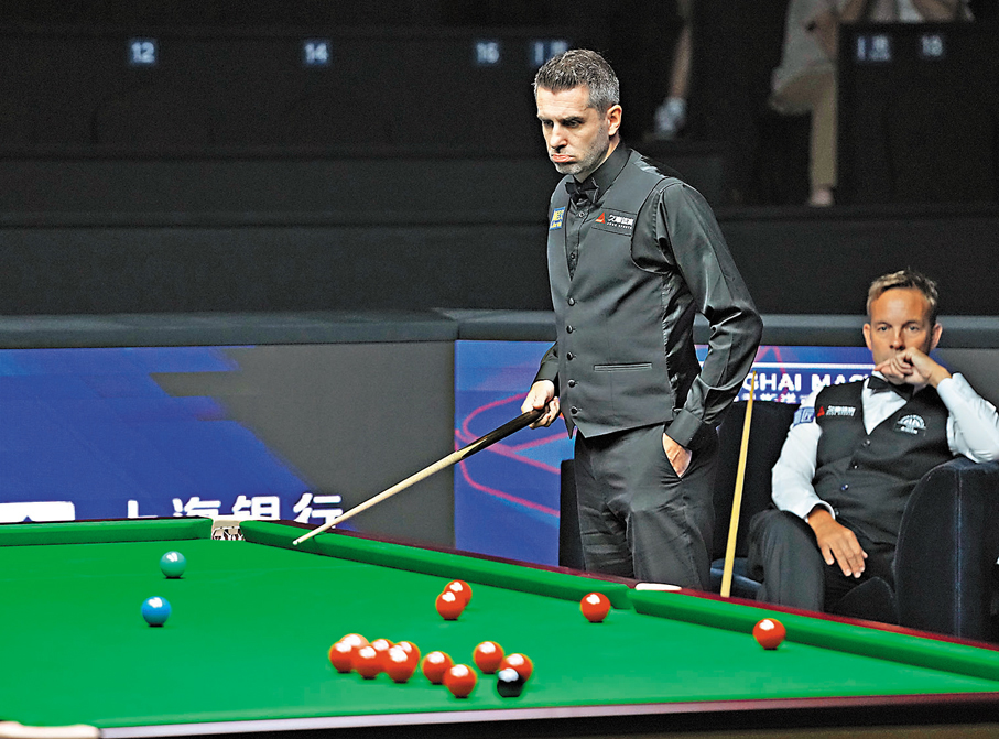 ●沙比在比賽中觀察。新華社