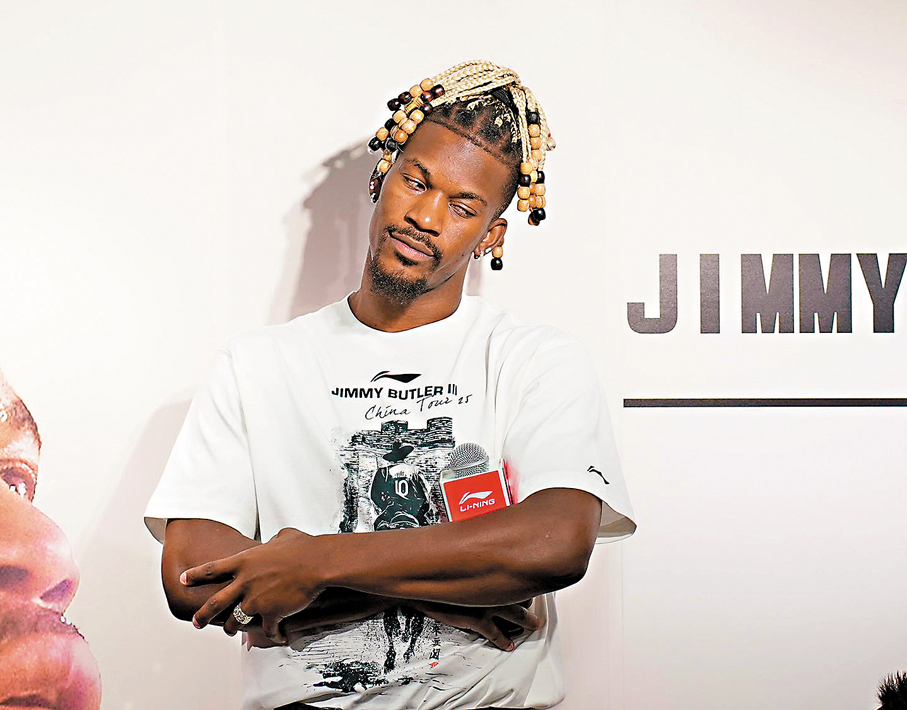 ●占美畢拿以獨特辮子髮型出席活動。香港文匯報記者張發兒  攝