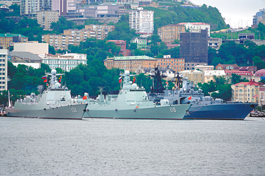 ●參加中俄「海上聯合-2025」聯合演習的中俄雙方部分參演艦艇。新華社