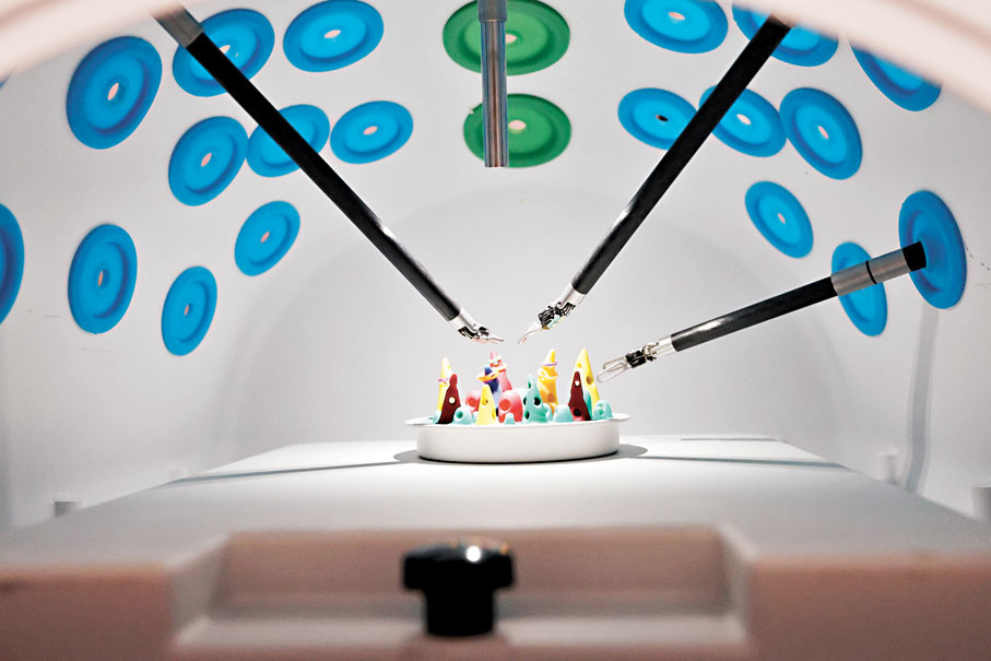 ●目前該腔鏡手術機械人已成功完成超過300例手術。  香港文匯報記者曾興偉  攝