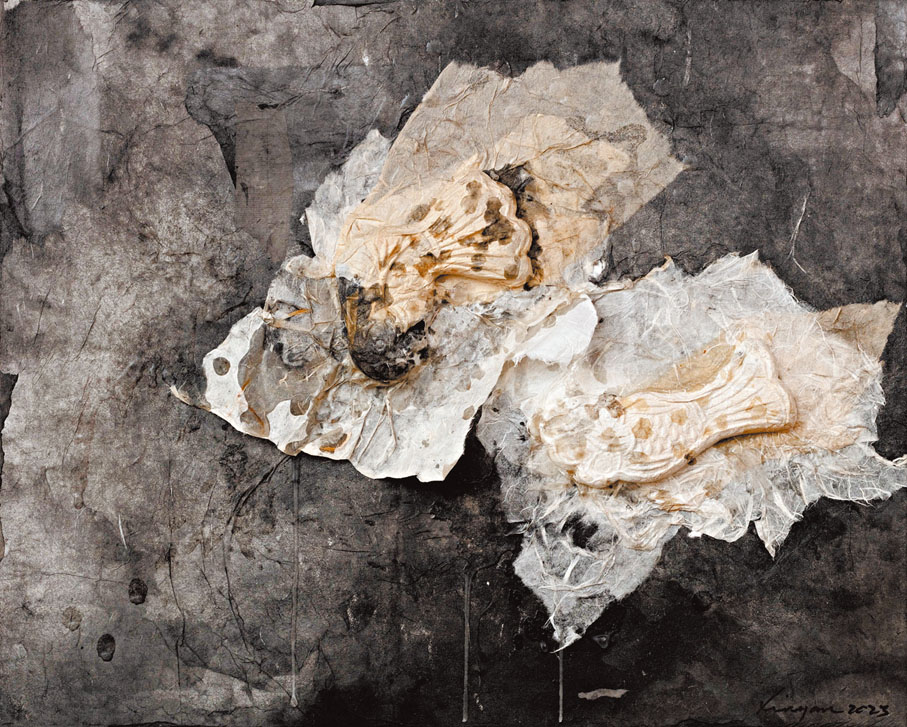 ●《2023夏 #1》，2023，40×50×5cm，木板上手工紙、墨、蠟 藝倡畫廊供圖