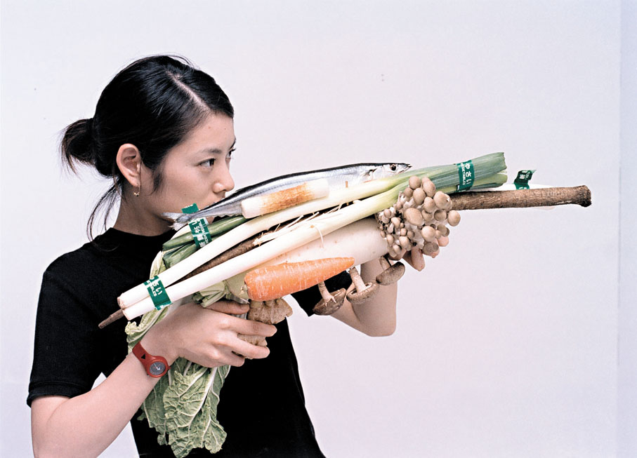 ●小澤剛《Vegetable Weapon: Saury fish ball hot pot / Tokyo》2001年