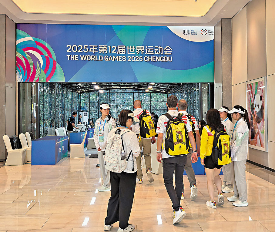 ●開村首日，多國運動員陸續抵達世運村。