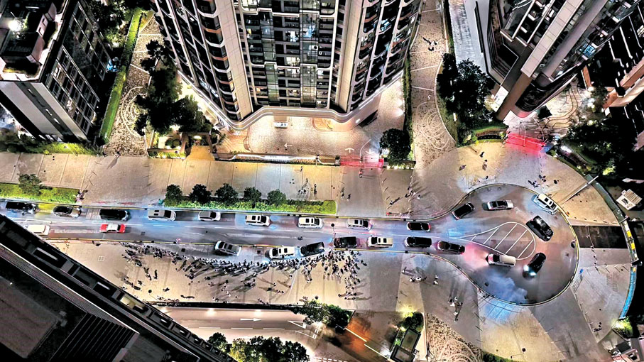 ●周杰倫演唱會早前在啟德體育園舉辦，散場期間交通一度嚴重擠塞，車龍長達一個半小時才散去。 受訪者供圖