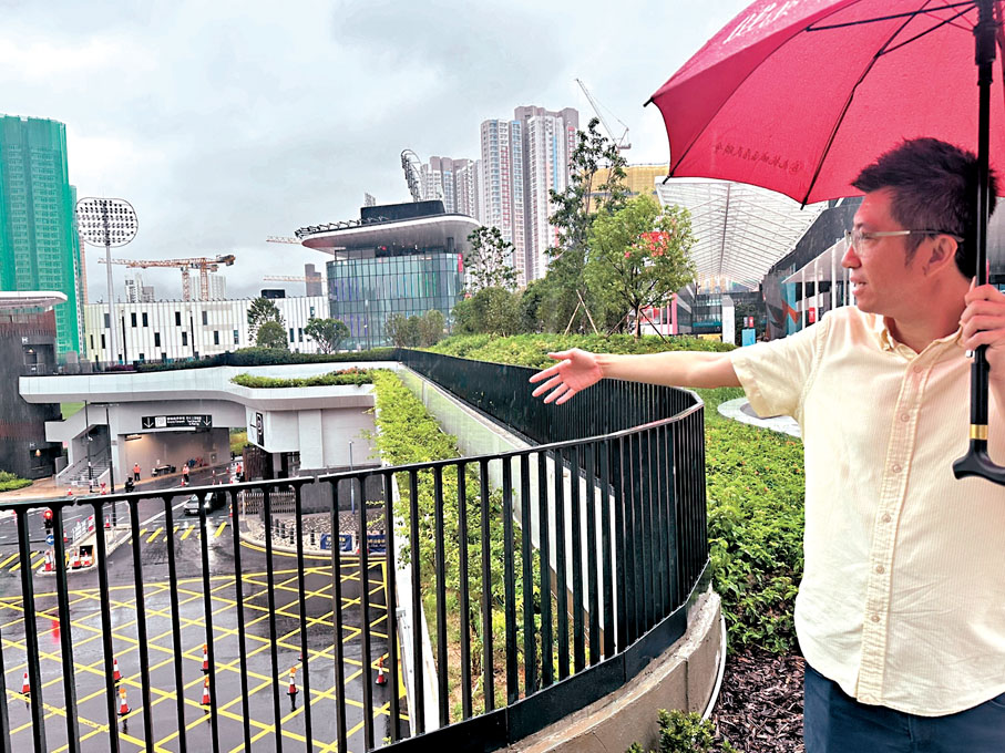 ●九龍城區區議員林博建議啟德體育園在盛事期間開放更多停車位。香港文匯報記者文禮願  攝