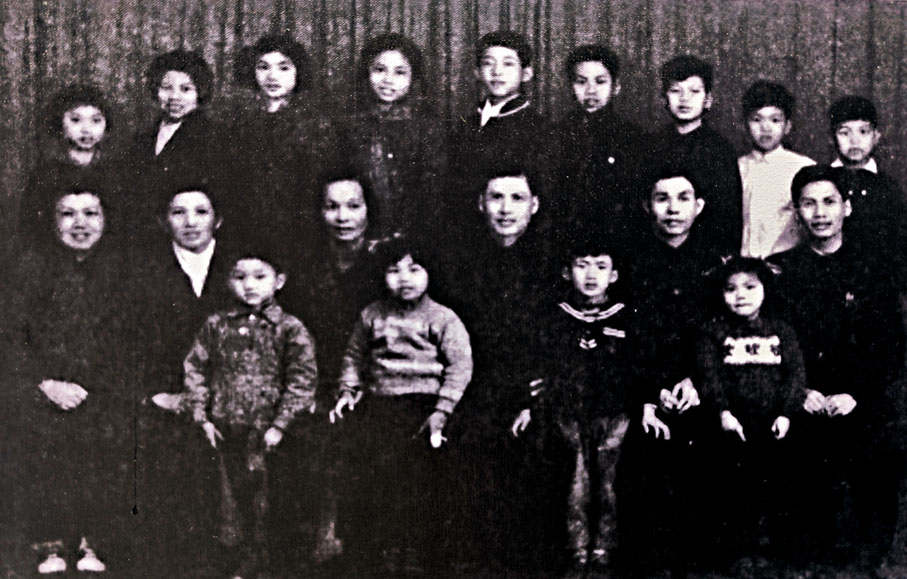 ●羅雨中、羅汝澄和羅歐鋒三家合攝於1960年代。