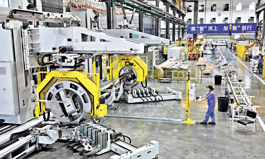 ●中國人民銀行等7部門印發《關於金融支持新型工業化的指導意見》，提出多項針對性系列措施，引導金融體系支持內地關鍵技術。圖為在哈爾濱的智能製造車間。 新華社