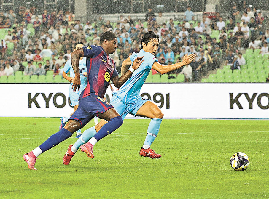 ●拉舒福特（左）在比賽中。  美聯社