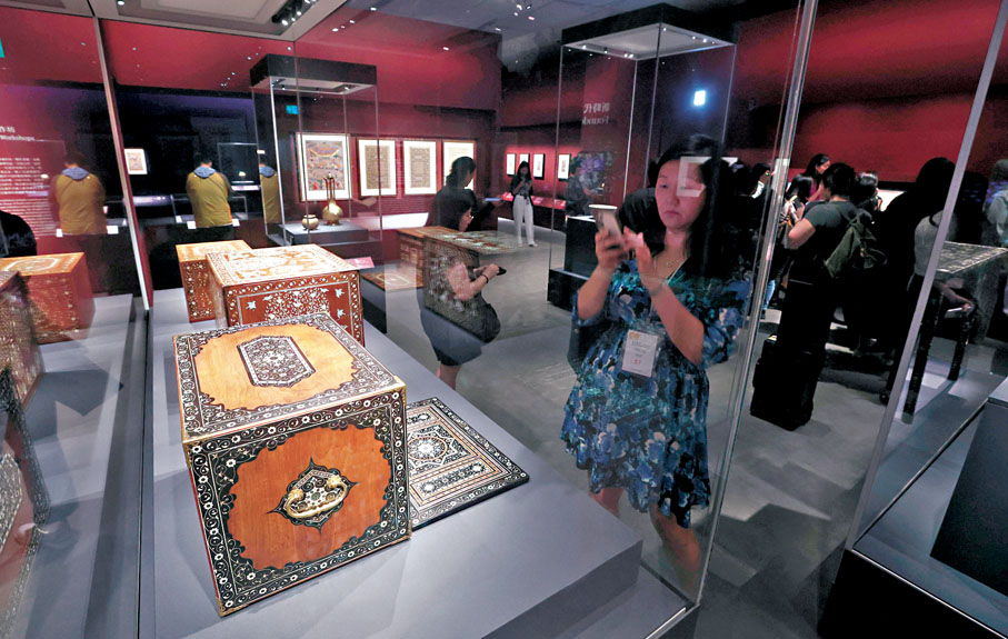 【螺鈿工藝】儲物箱：約1600年，採用螺鈿裝飾工藝，展現16世紀莫臥兒統治下的印度西部古吉拉特邦的典型設計