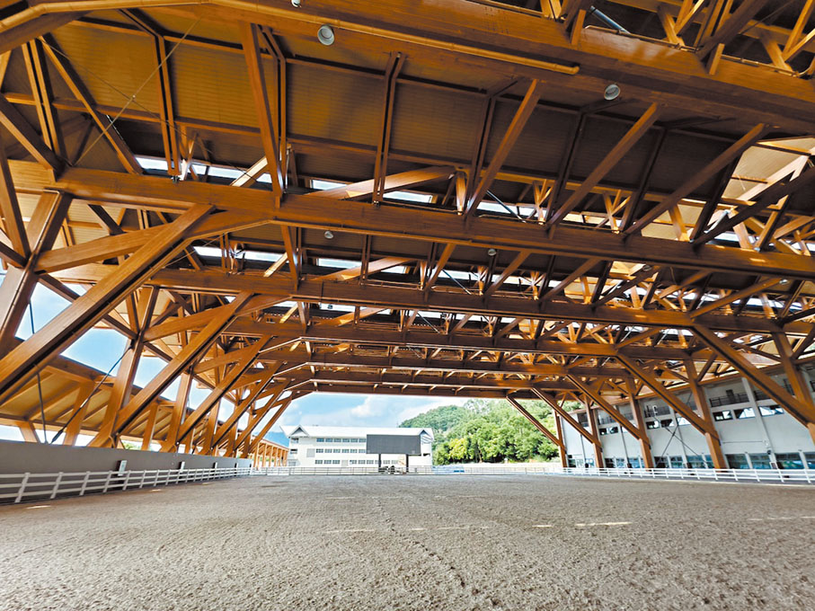 ●光明國際馬術中心是內地最大跨度的木結構體育建築。
