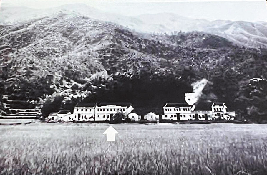 ●箭頭所指即當年的交通總站李家大屋。 李芷珊  攝