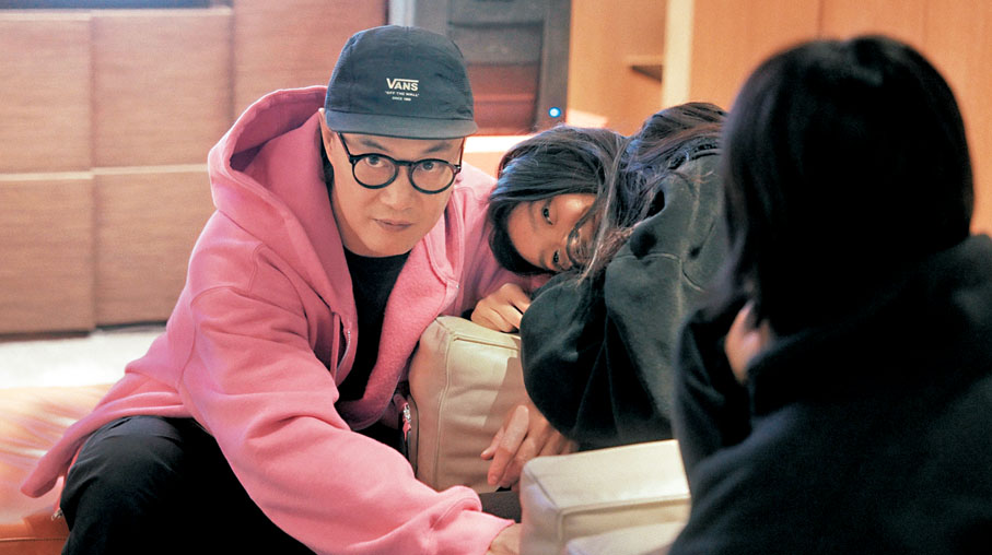 ●父女感情親密無間，如朋友般相處。