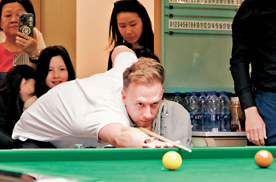 ●卓林普親自落場示範技術。