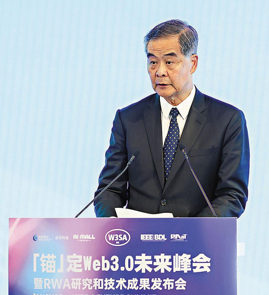 ●梁振英昨出席論壇並致辭。 中通社