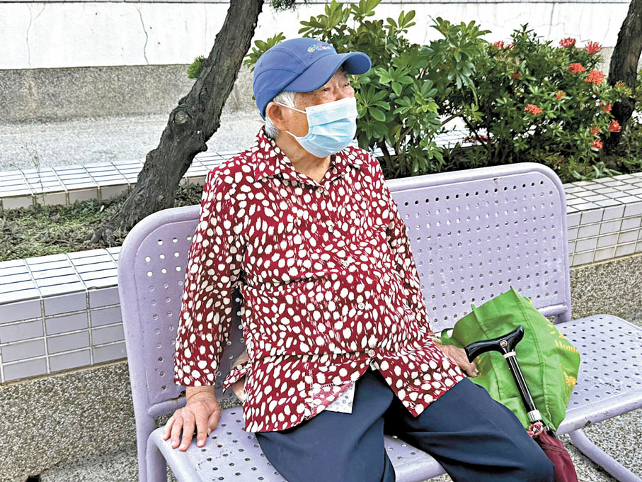 ●曾婆婆指若有多些社福機構人員上門探訪會安心。香港文匯報記者梁美玲  攝