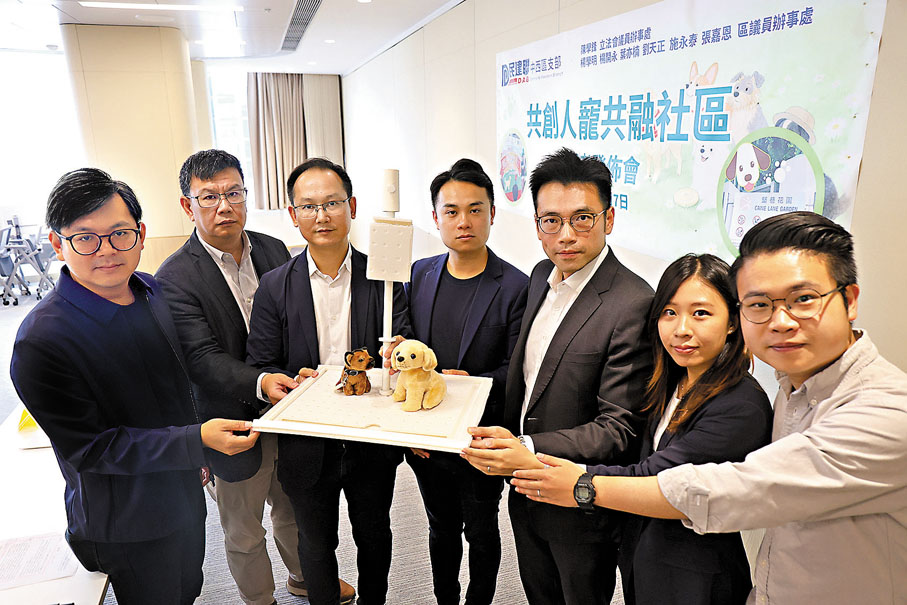 ●民建聯建議特區政府優化並改良現有狗廁設計，以代替舊款沙池公廁。香港文匯報記者萬霜靈  攝