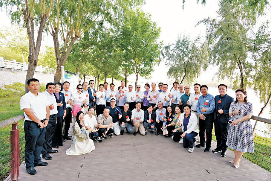 ●港區全國人大代表到伊犁河生態治理區，視察伊犁河生態治理情況。大公文匯全媒體記者何嘉駿 攝